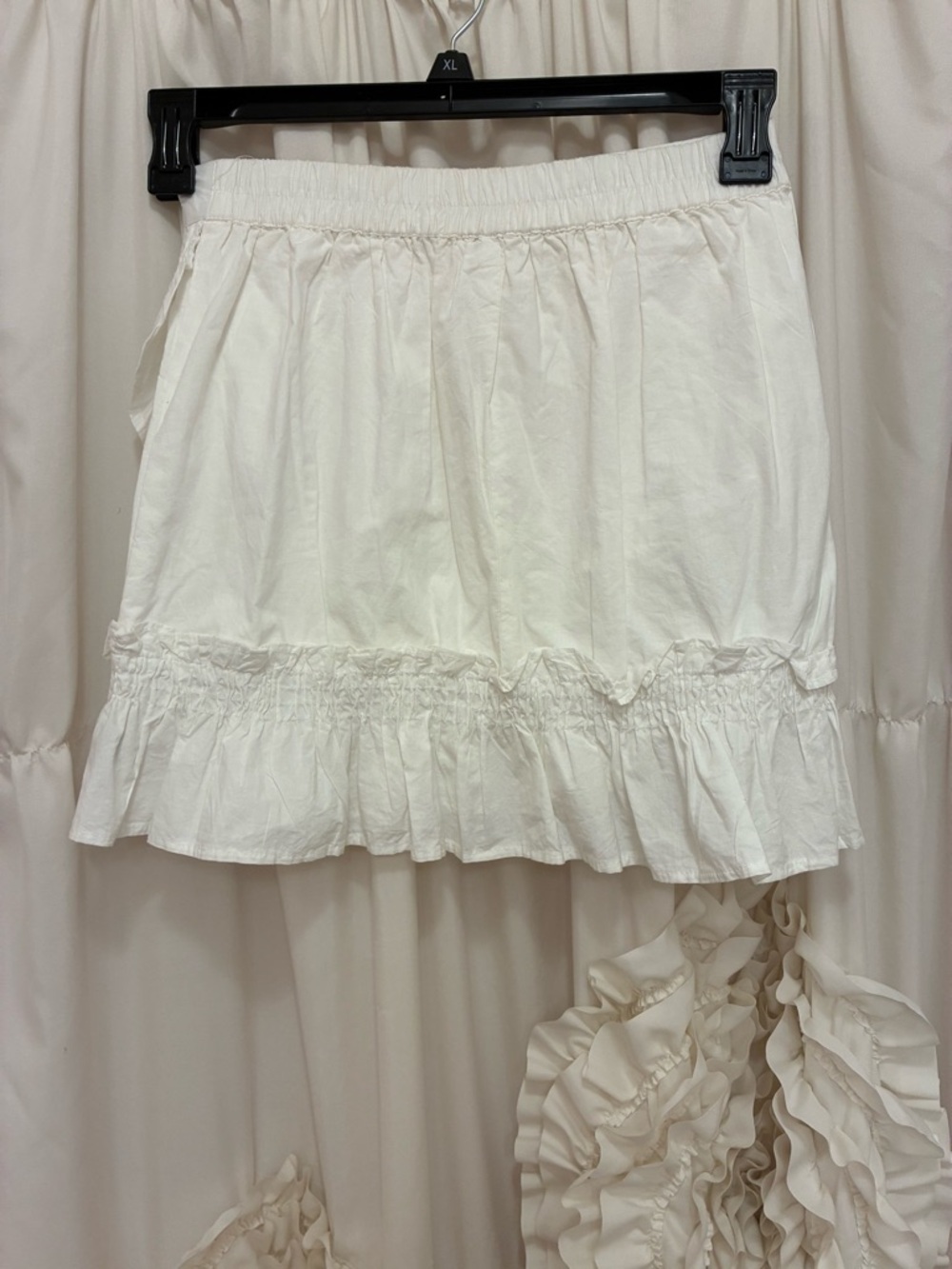 Women’s White Ruffle Mini Skirt🌺 - Picture 6 of 9